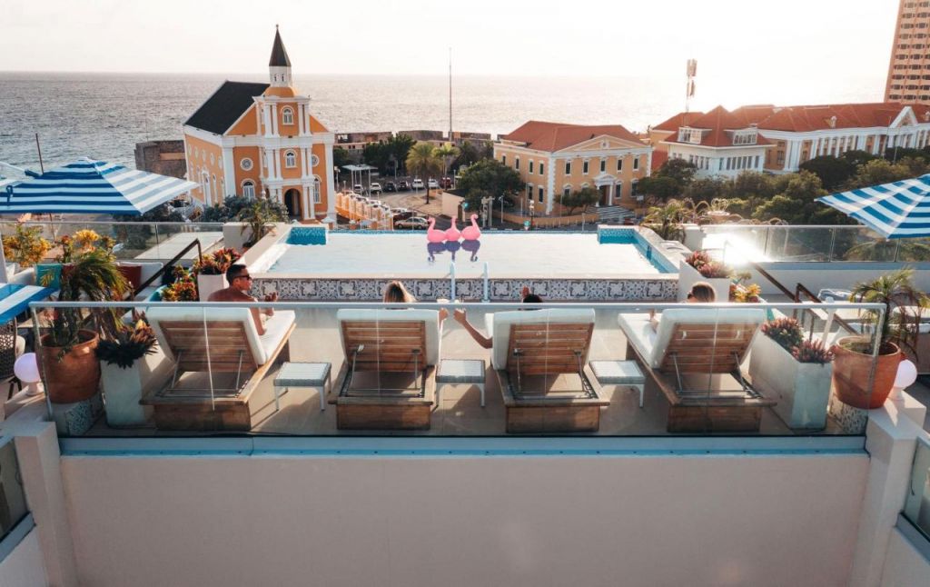 Piscina com borda infinita em hotéis em Curaçao