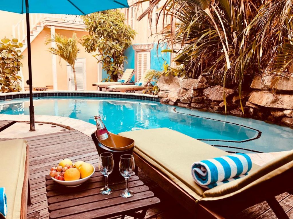 piscina ao ar livre em hotel para lua de mel em Curaçao