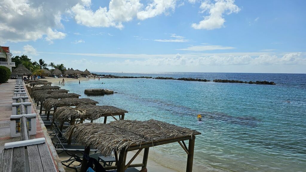 Praia em hotel 4 estrelas beira-mar - Melhor de Curaçao